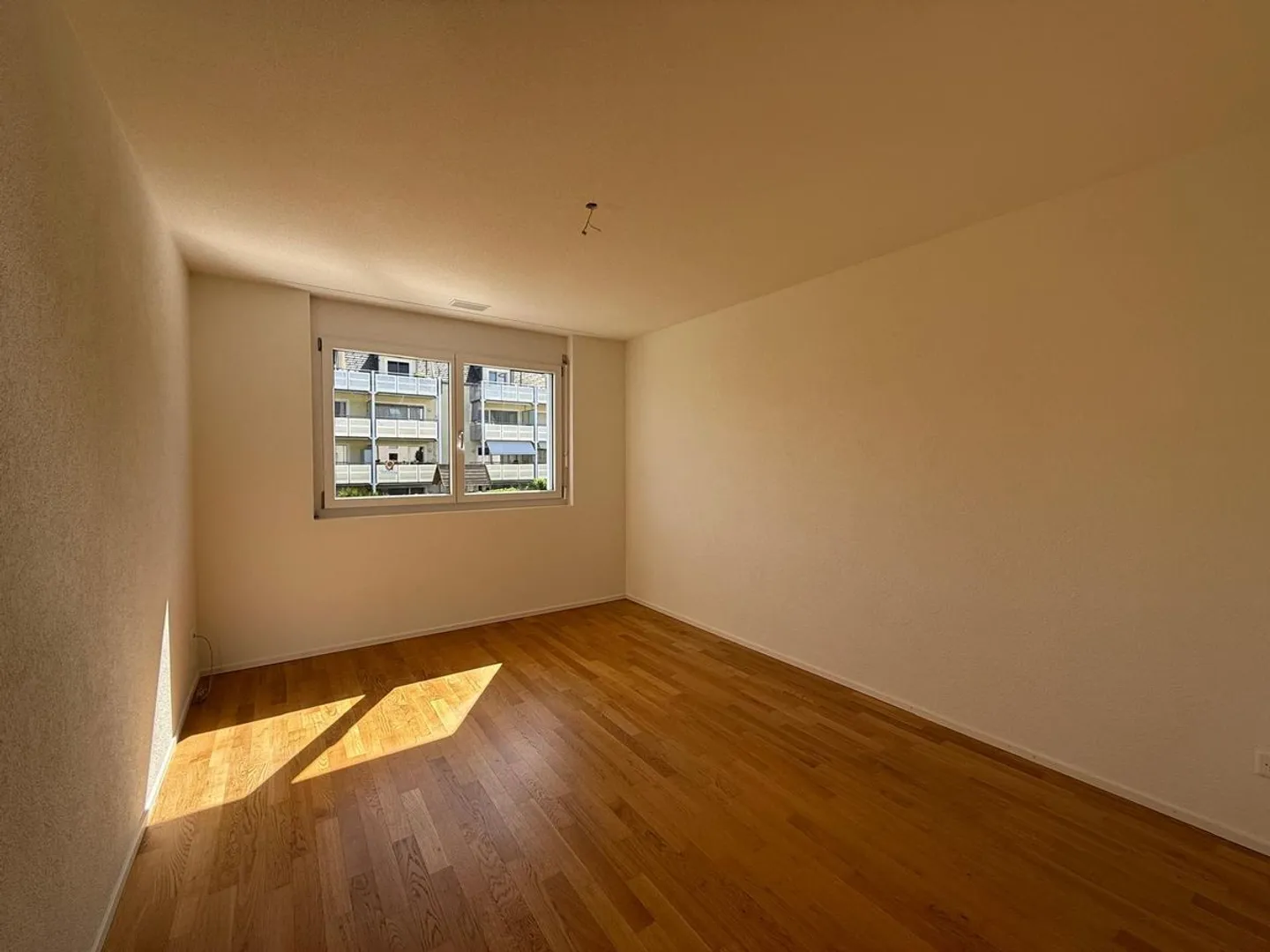 MODERNO - TRANQUILLO - GRANDE BALCONE E ADATTO AI BAMBINI! - Foto 8 di 9