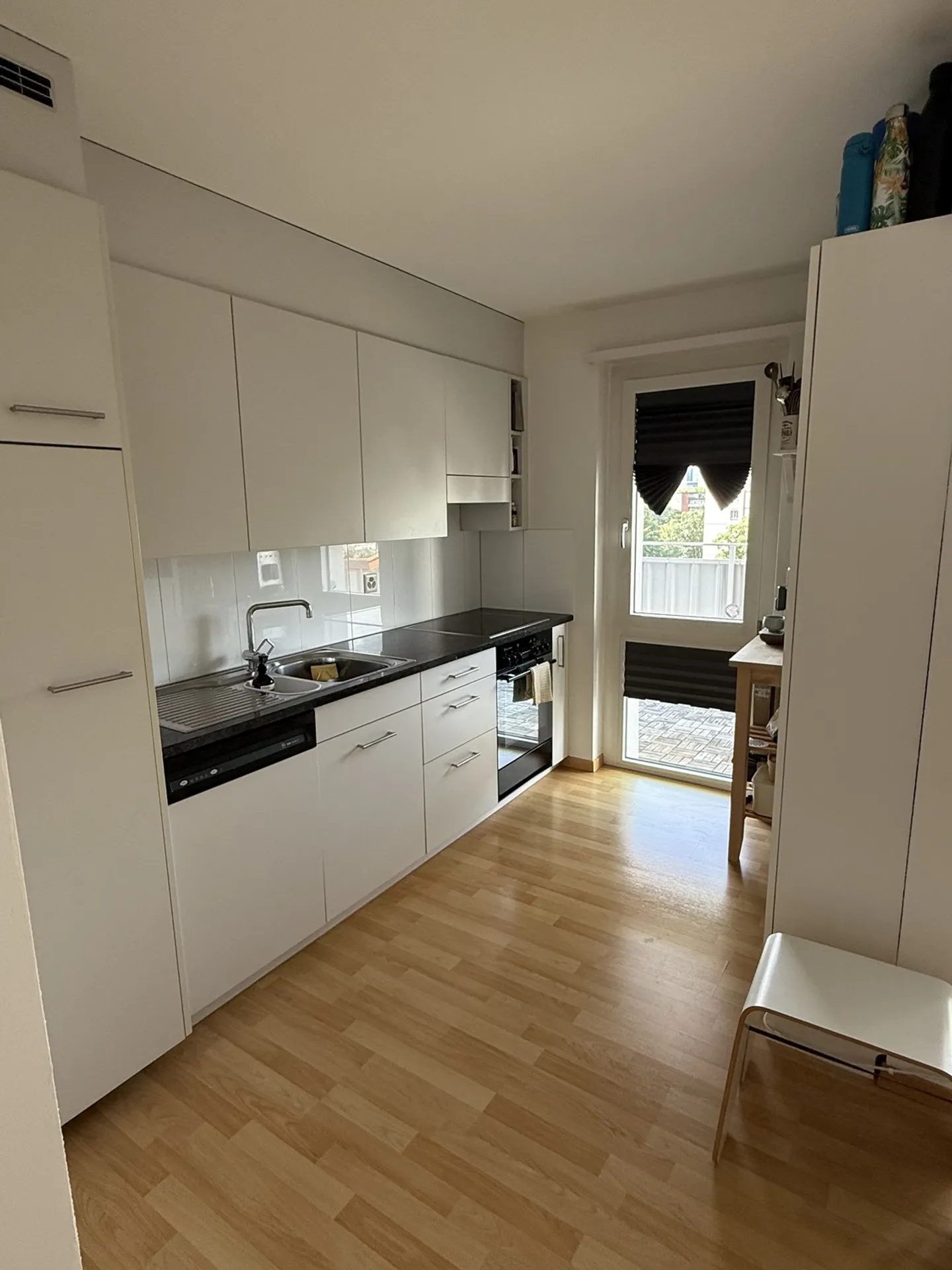 2½ ROOM APARTMENT IN ZURICH - DISTRICT 4, FURNISHED, TEMPORARY - Photo 2 of 5