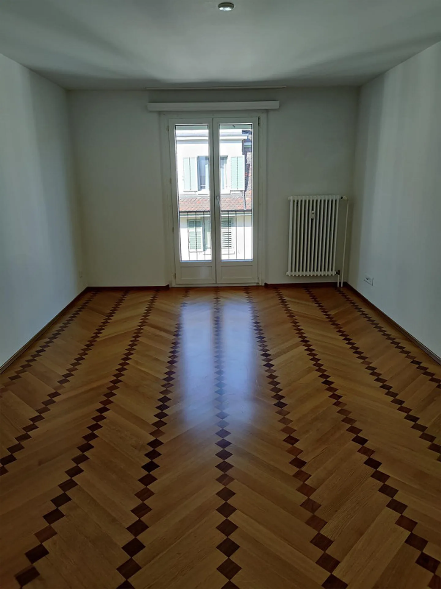 Geräumige Wohnung mit Balkonen - Foto 1 von 12