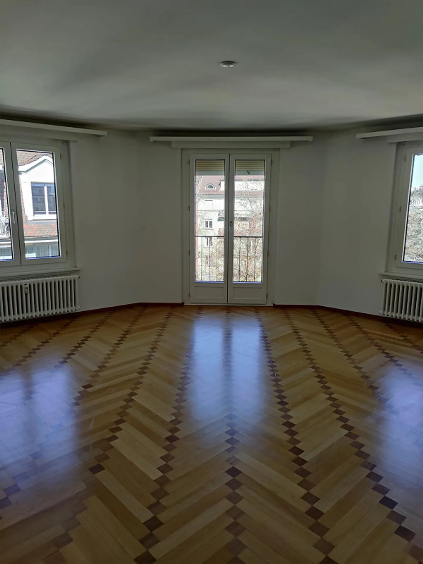Geräumige Wohnung mit Balkonen - Foto 6 von 12