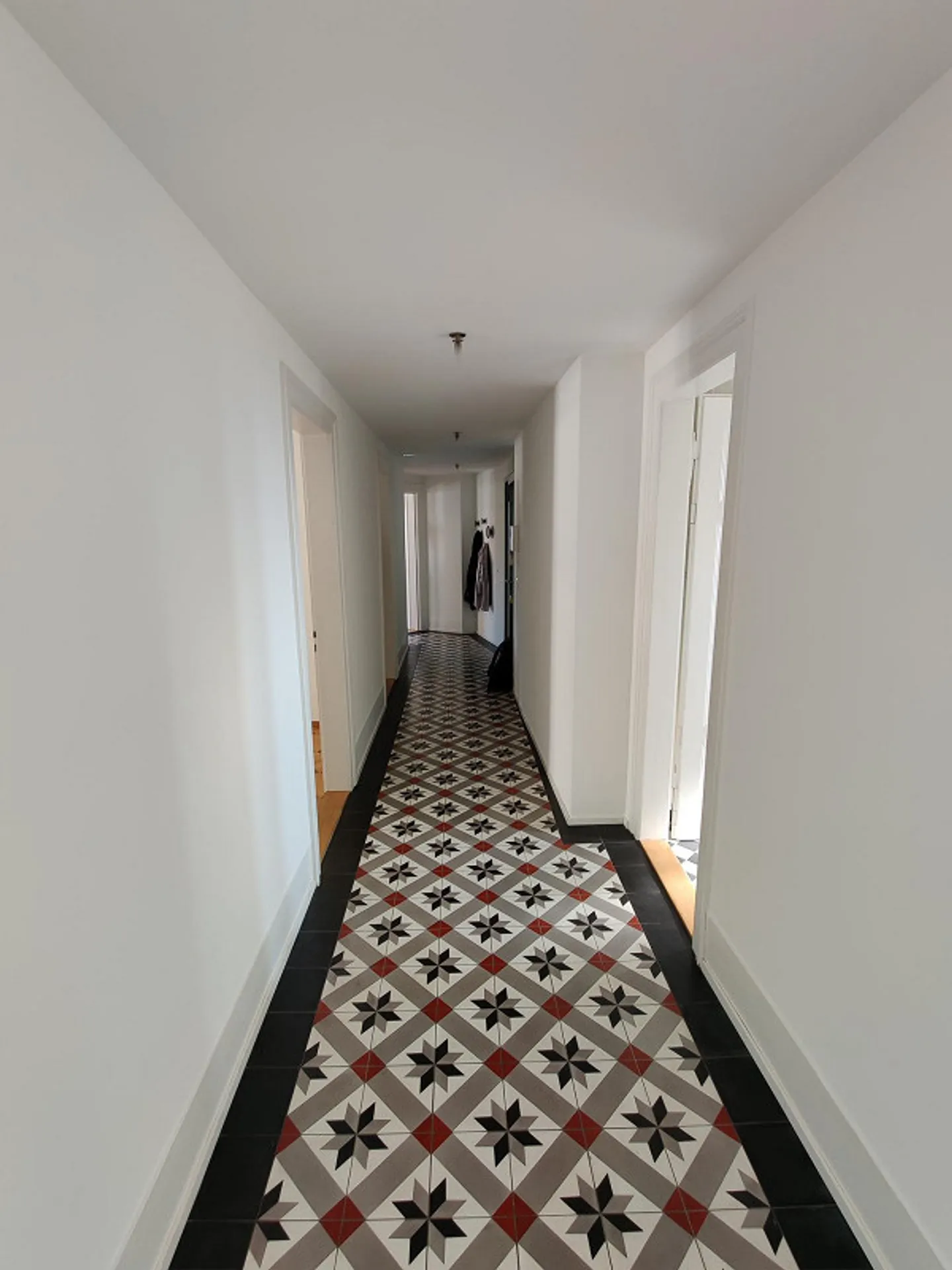Geräumige Wohnung mit Balkonen - Foto 9 von 12