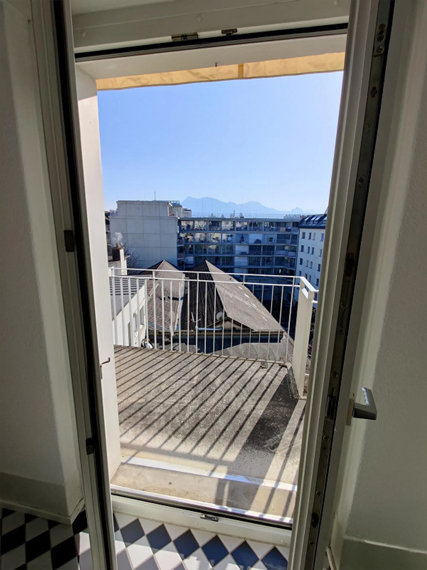Geräumige Wohnung mit Balkonen - Foto 10 von 12