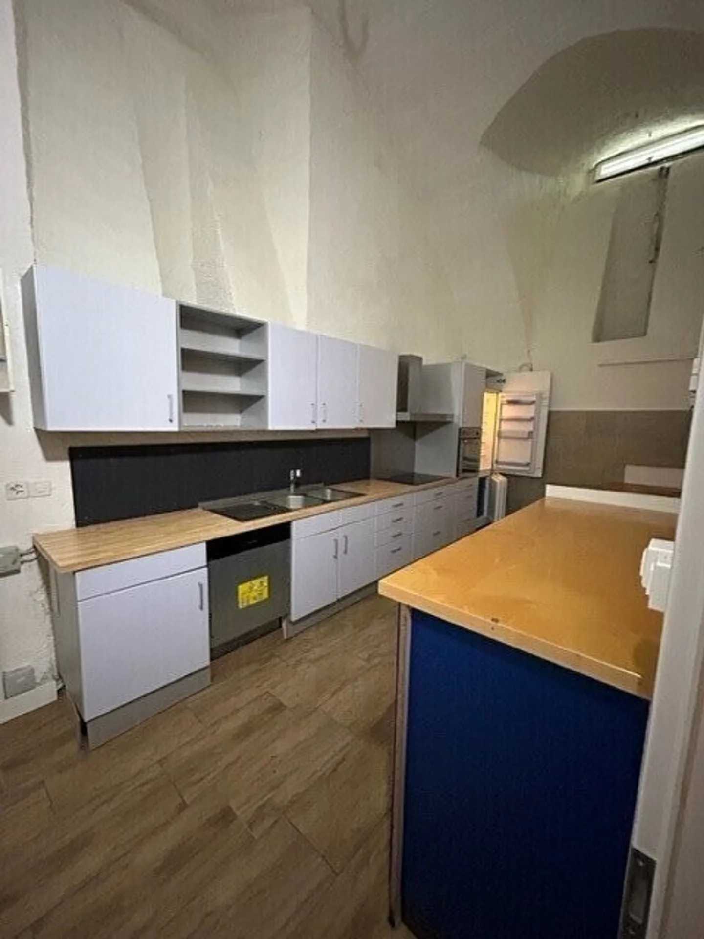 Cantina a volta storica nel cuore di Aarau disponibile per affitto immediato - Foto 9 di 11