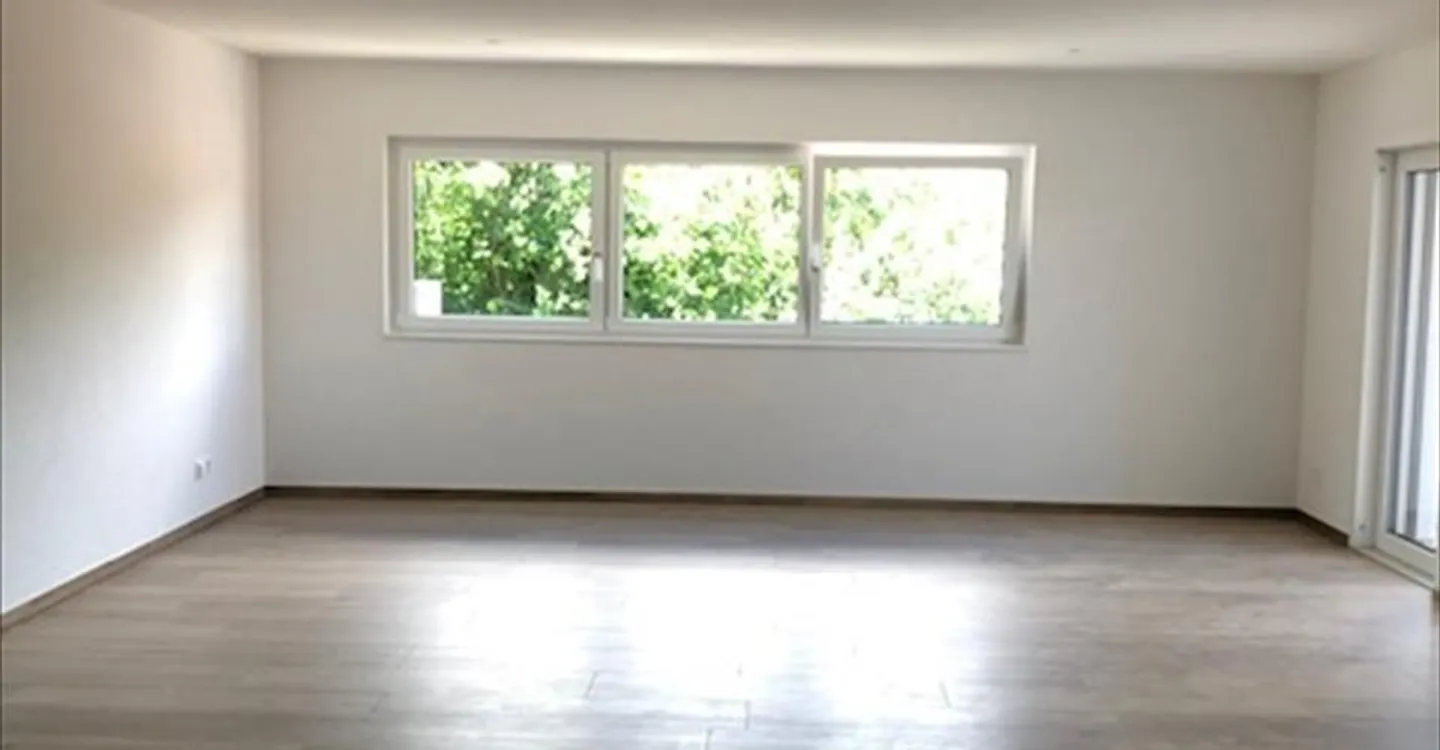 SONDERINVESTOR - WUNDERSCHÖNE 4.5 ZIMMER WOHNUNG IM 1. STOCK - Foto 7 von 12