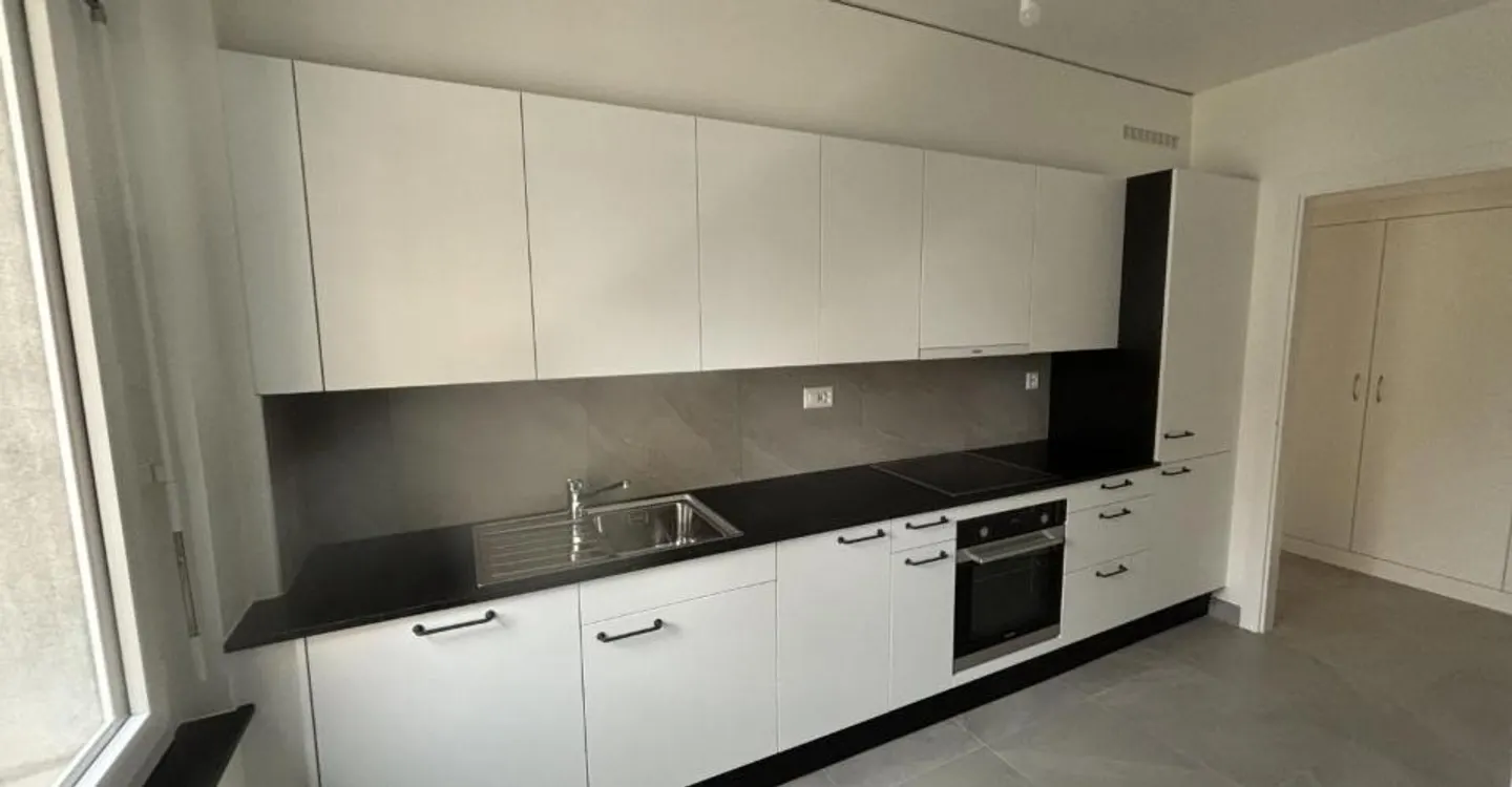 Recently renovated 3-room apartment with balcony - Photo 2 of 6