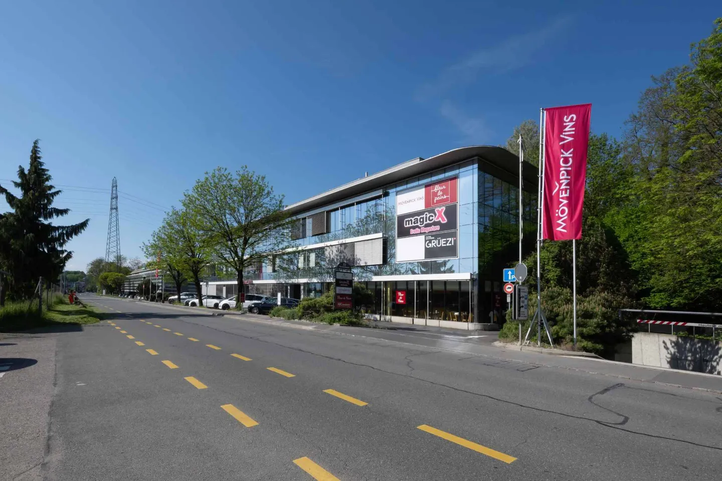 Commercial space of 290 m2 ideally located in Crissier - Photo 1 of 4