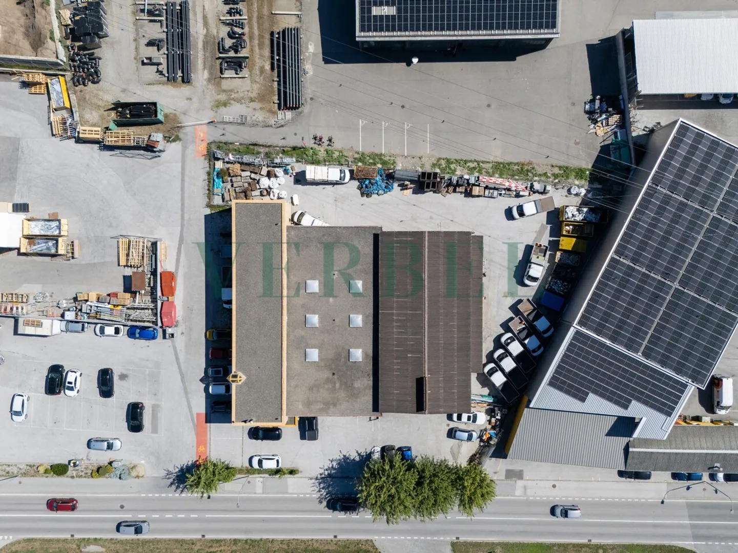 Site industriel polyvalent avec potentiel de développement - Foto 1 di 35