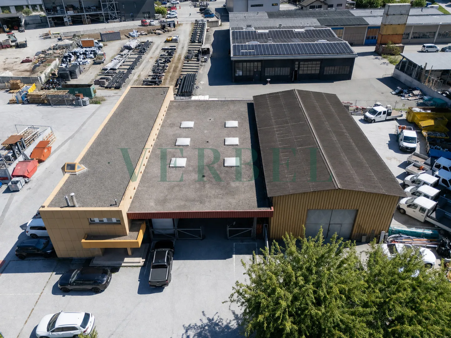Site industriel polyvalent avec potentiel de développement - Foto 2 di 35