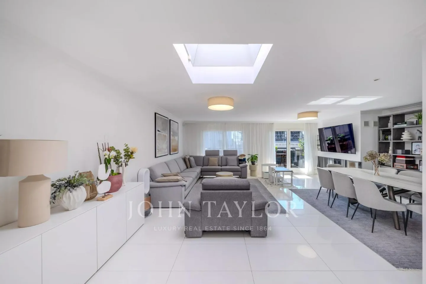 Rare for sale? Superb 4.5 room penthouse in the heart of Montreux - Photo 1 of 13