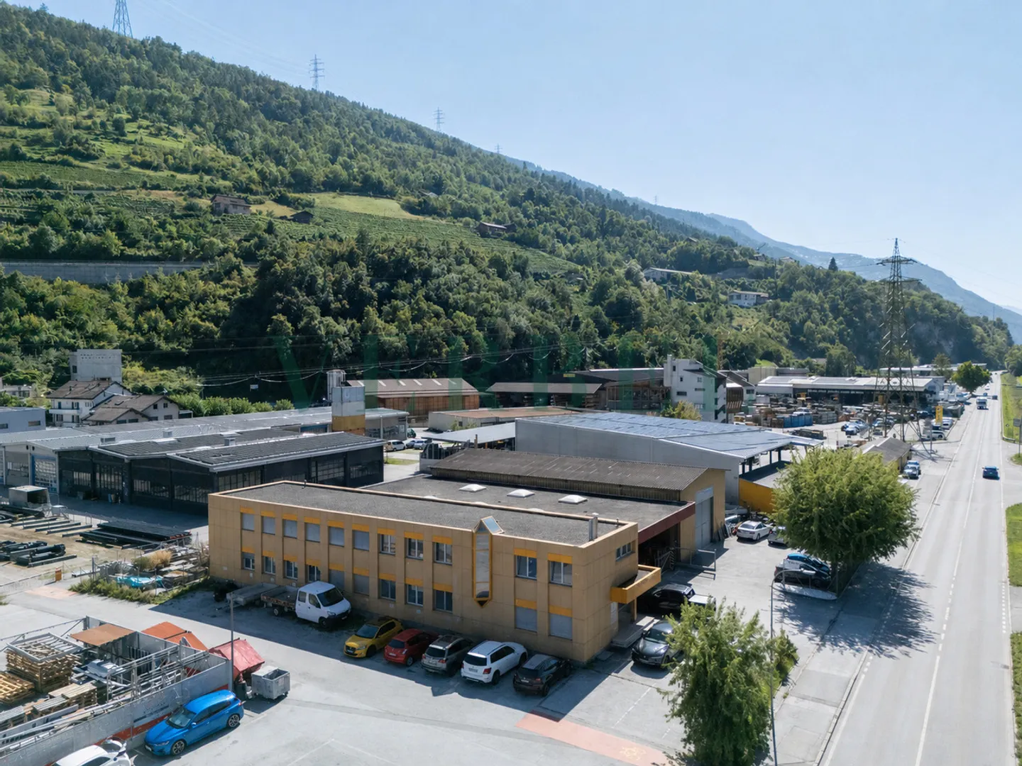 Site industriel polyvalent avec potentiel de développement - Foto 3 di 35