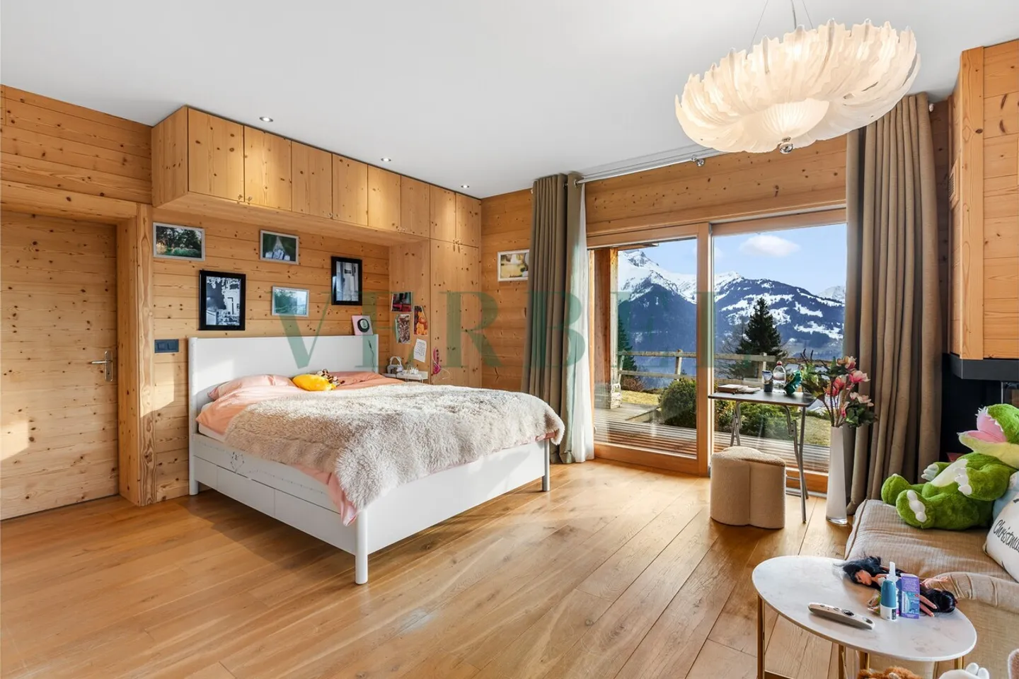 Luxury Alpine Chalet Retreat - Photo 8 of 13