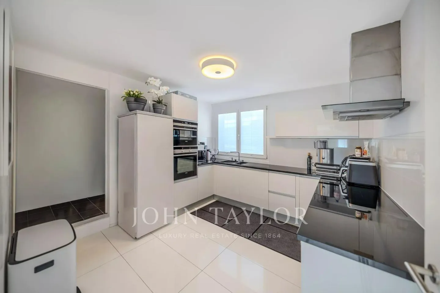 Rare for sale? Superb 4.5 room penthouse in the heart of Montreux - Photo 4 of 13