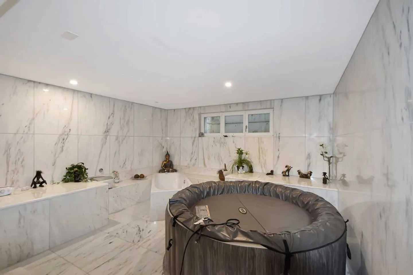 4.5 Room Garden Apartment with Private Wellness & Large Garden - Photo 11 of 13