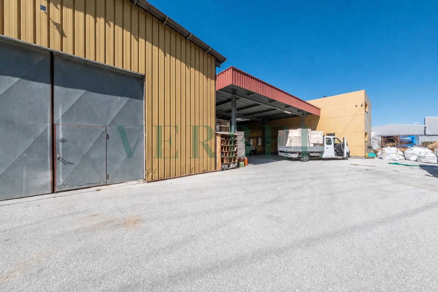 Site industriel polyvalent avec potentiel de développement - Foto 7 di 35
