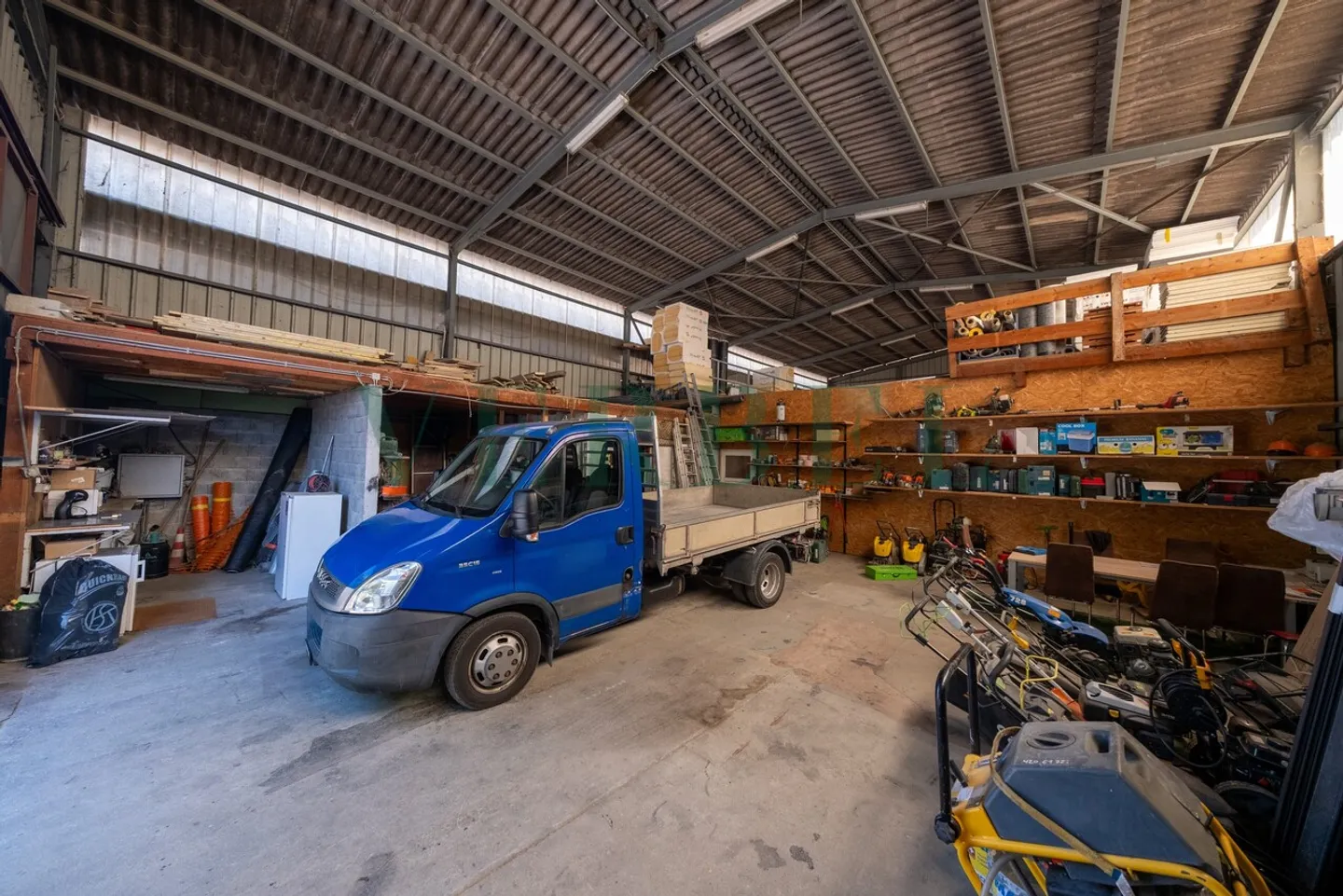 Site industriel polyvalent avec potentiel de développement - Foto 15 di 35