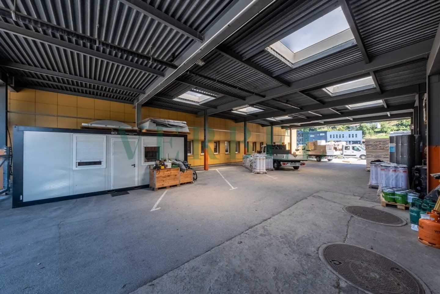 Site industriel polyvalent avec potentiel de développement - Foto 18 di 35