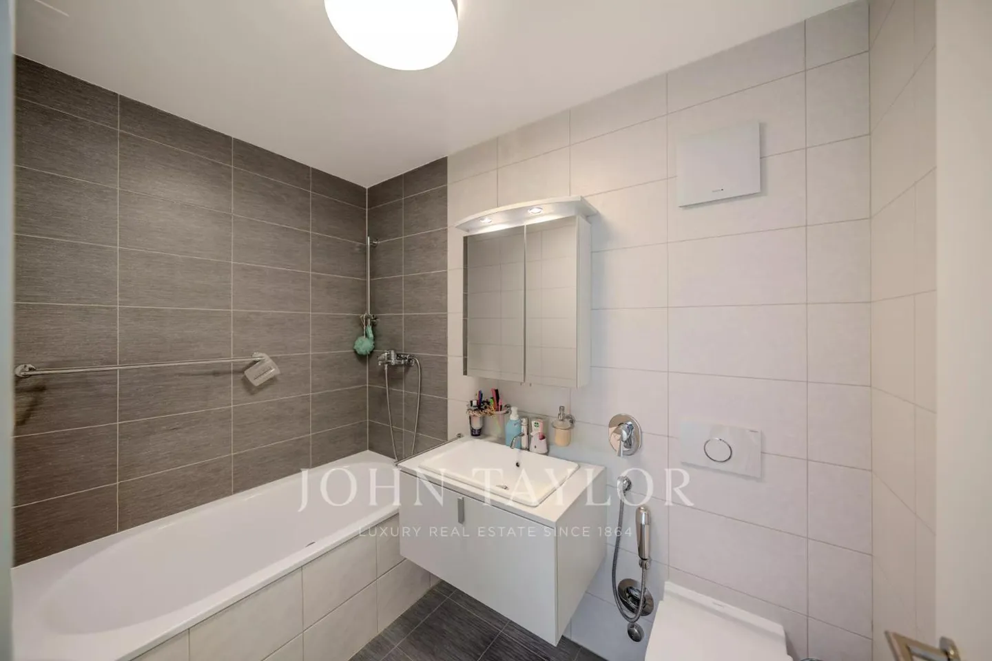 Rare for sale? Superb 4.5 room penthouse in the heart of Montreux - Photo 9 of 13