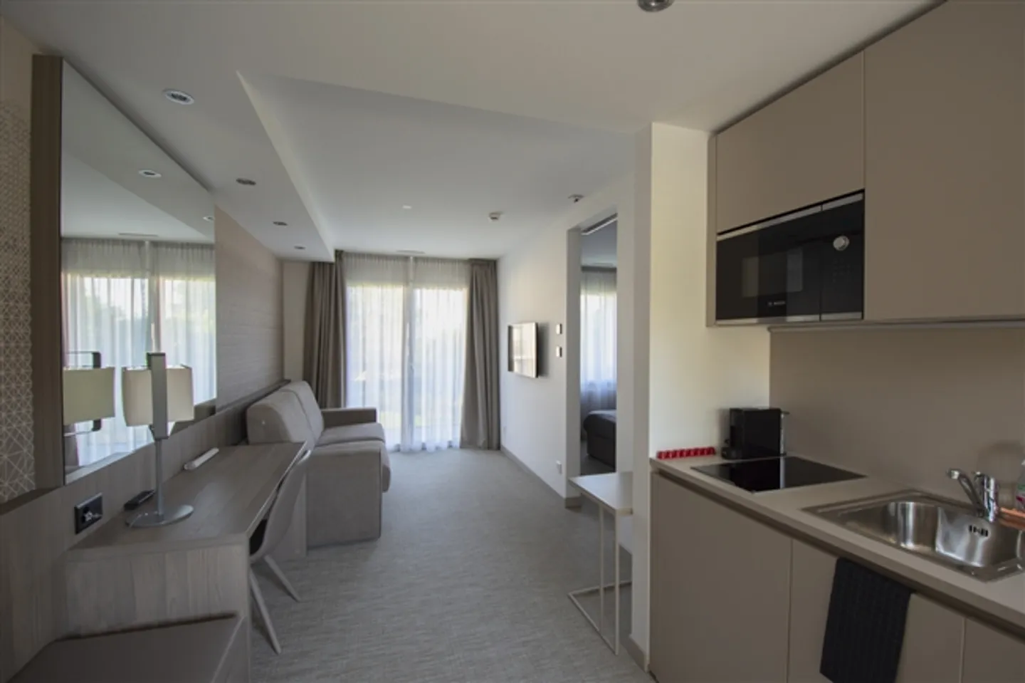 Bellissimo appartamento con 2 camere da letto con nuovo lusso vicino al lago - Foto 2 di 10