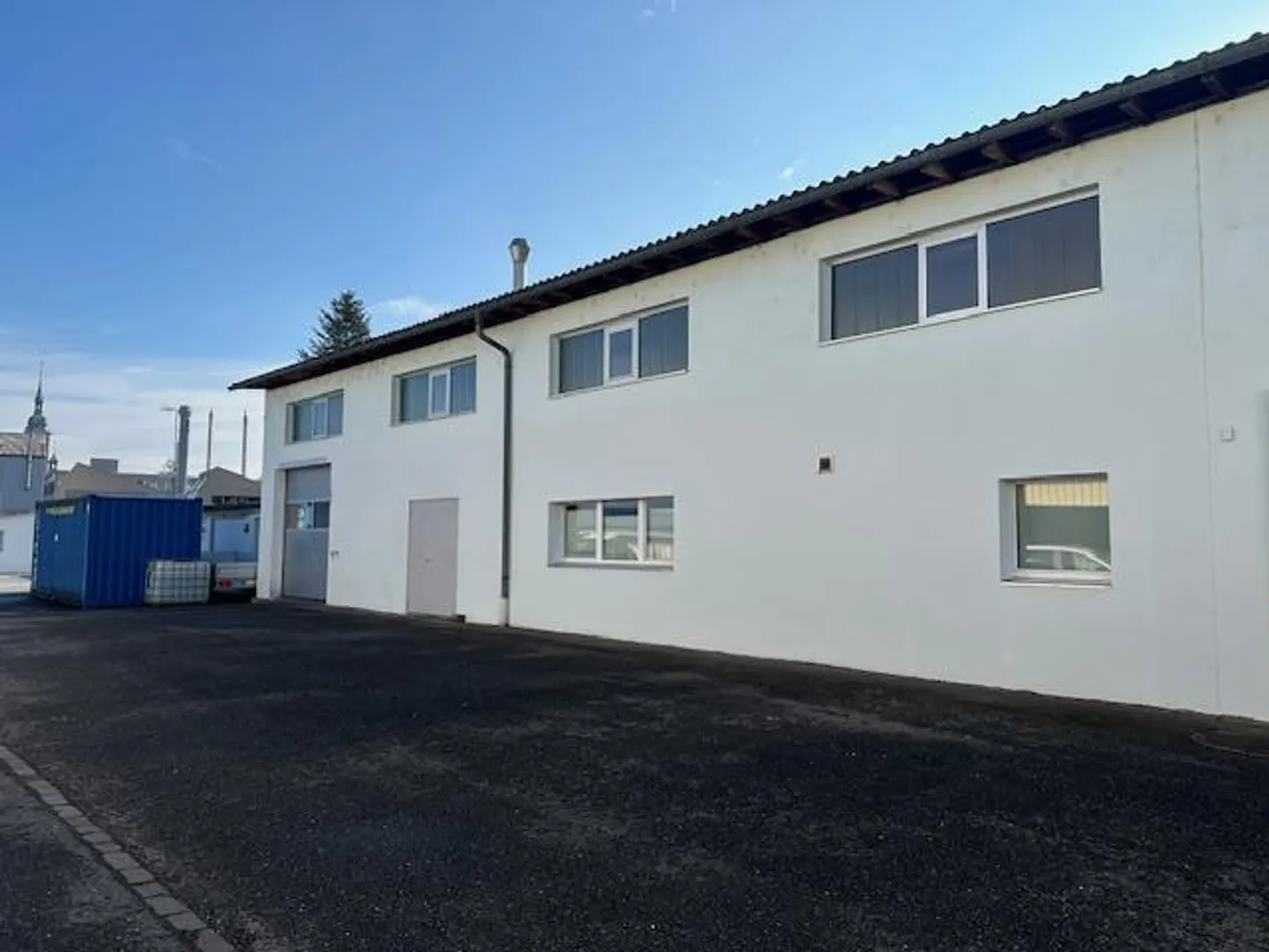 Geräumige Werkstatt mit Tageslicht - Foto 1 von 8