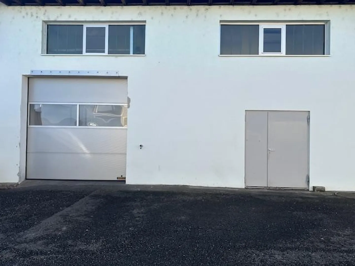 Geräumige Werkstatt mit Tageslicht - Foto 2 von 8