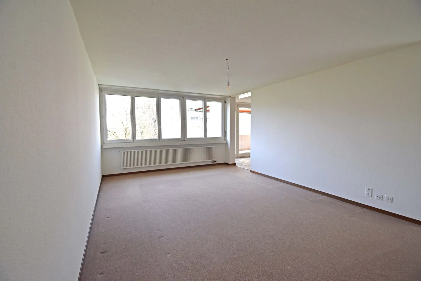4.5 Room Condominium in Prime Location: Quiet and Centrally Connected - Photo 2 of 13