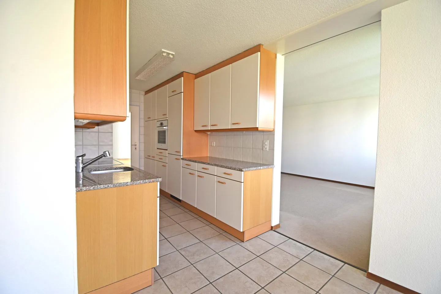 4.5 Room Condominium in Prime Location: Quiet and Centrally Connected - Photo 3 of 13