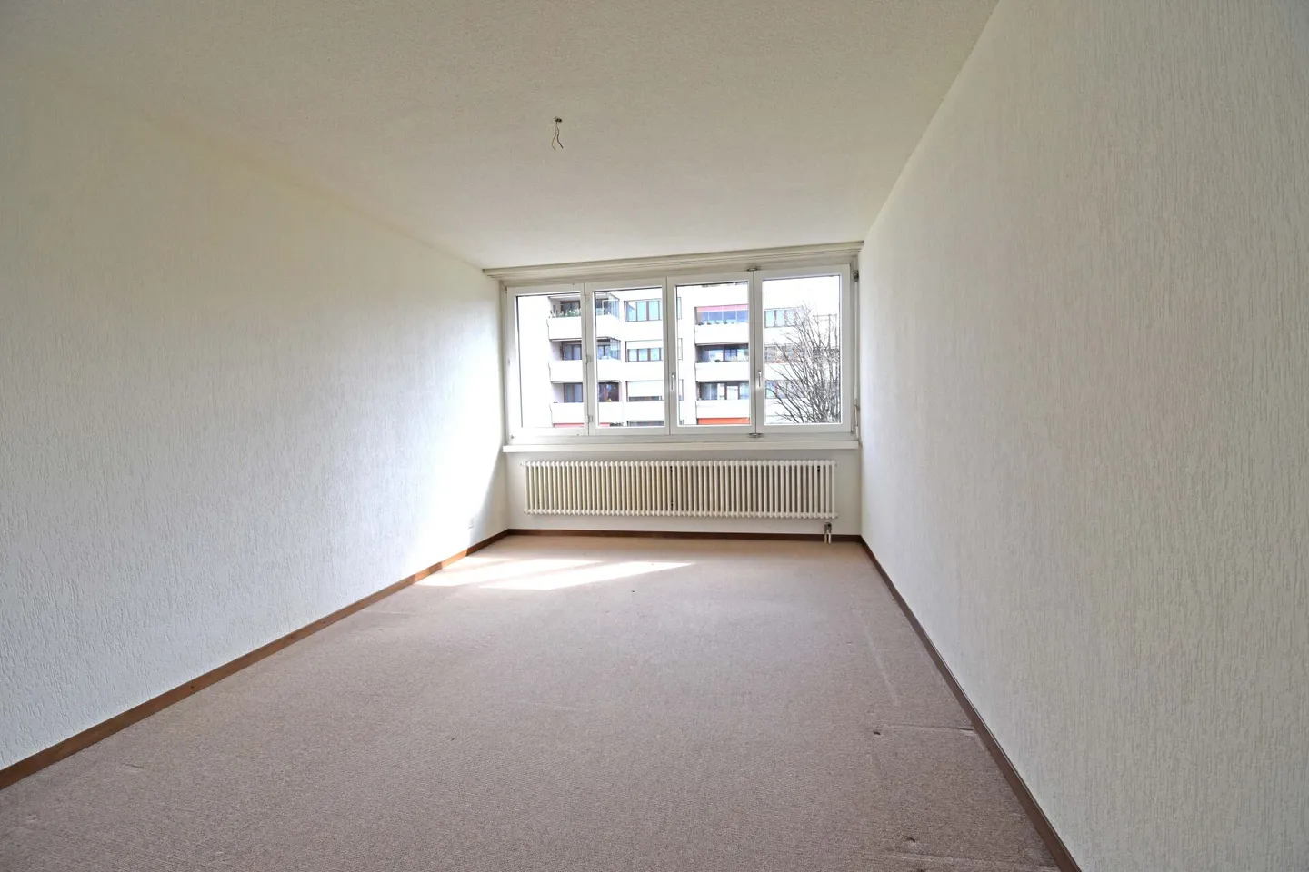 4.5 Room Condominium in Prime Location: Quiet and Centrally Connected - Photo 6 of 13