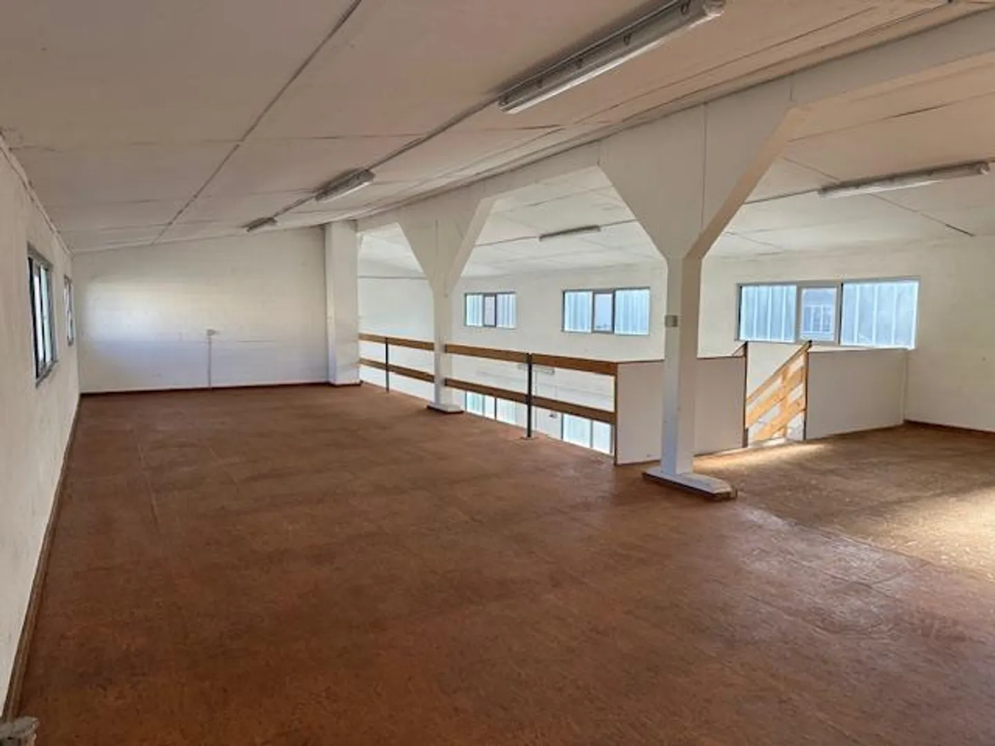 Geräumige Werkstatt mit Tageslicht - Foto 6 von 8