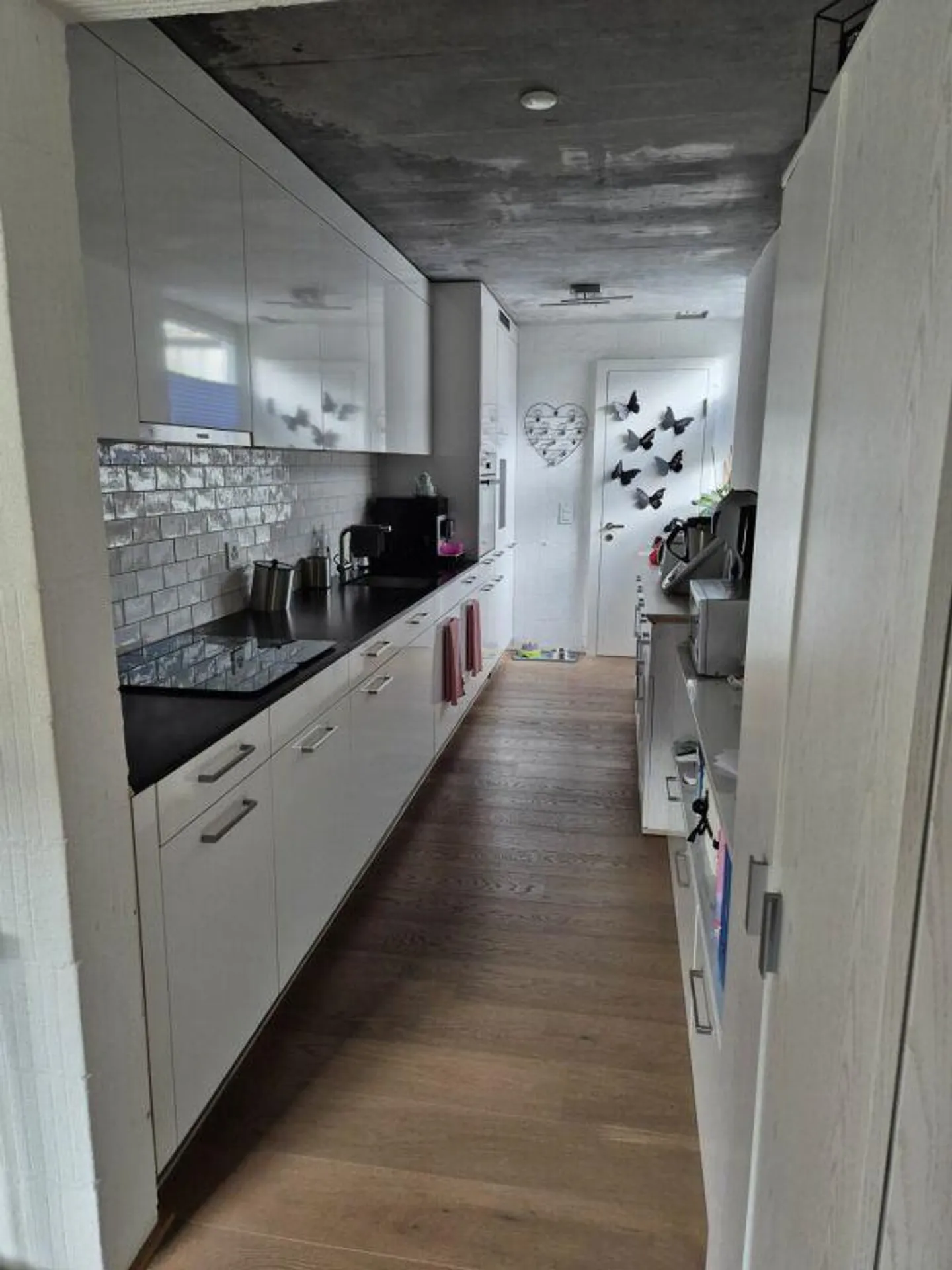 Charming Ground Floor Apartment - Photo 3 of 15