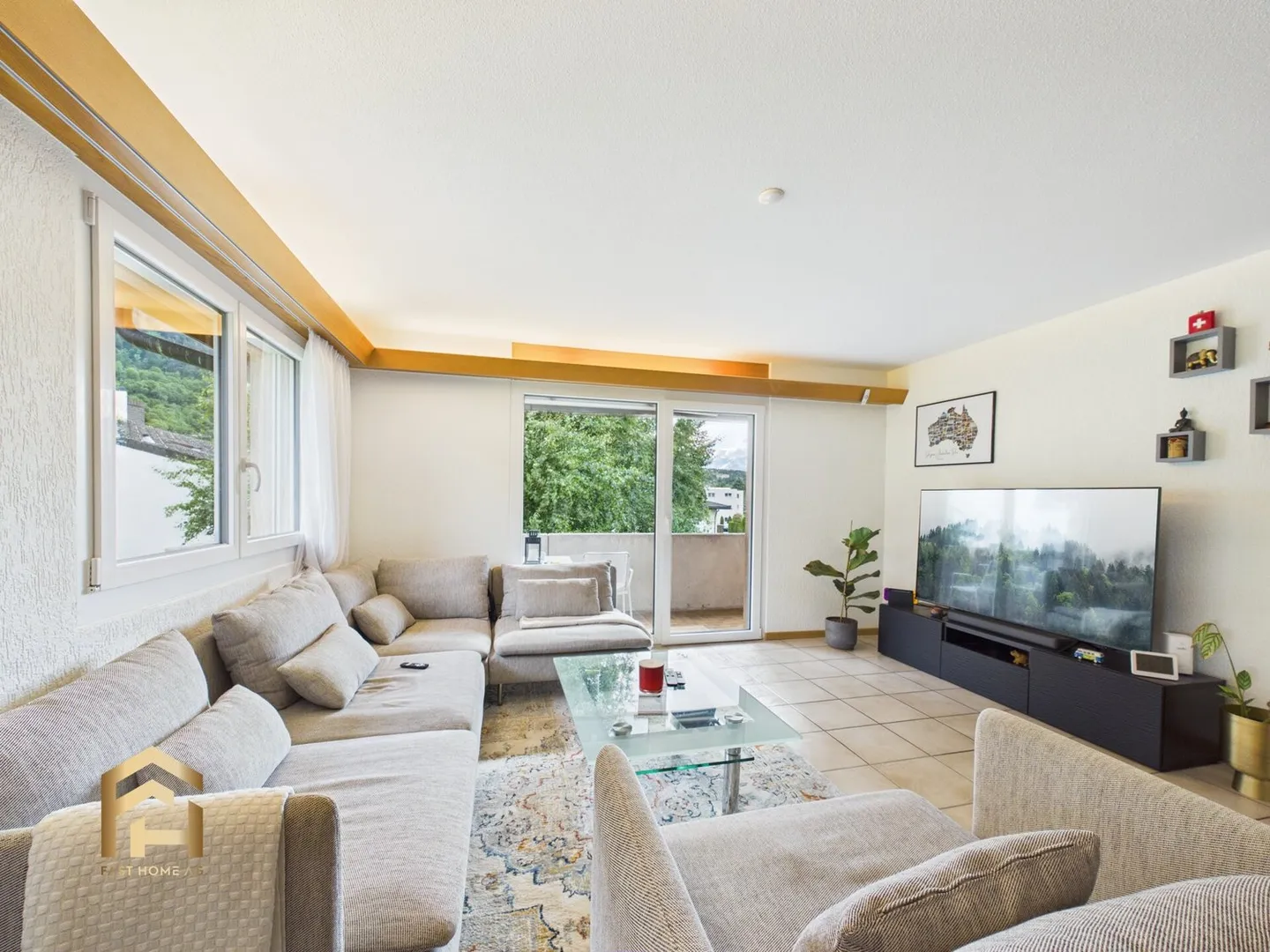 Sunny 4.5-room apartment with balcony in a quiet location of Agarn - Photo 1 of 13