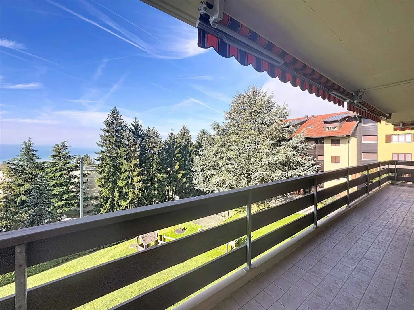 Bell'appartamento di 5,5 stanze di 133 m2, magnificamente ristrutturato con grande balcone - Foto 1 di 13