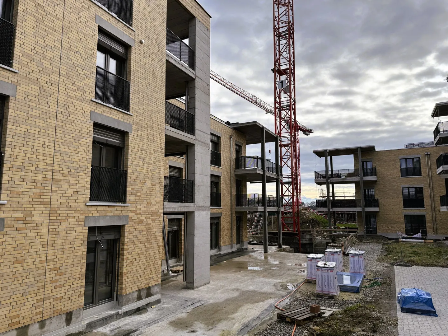 Appartement 3.5 pièces de haute qualité avec un très beau jardin (C 0.3) - Photo 7 sur 14