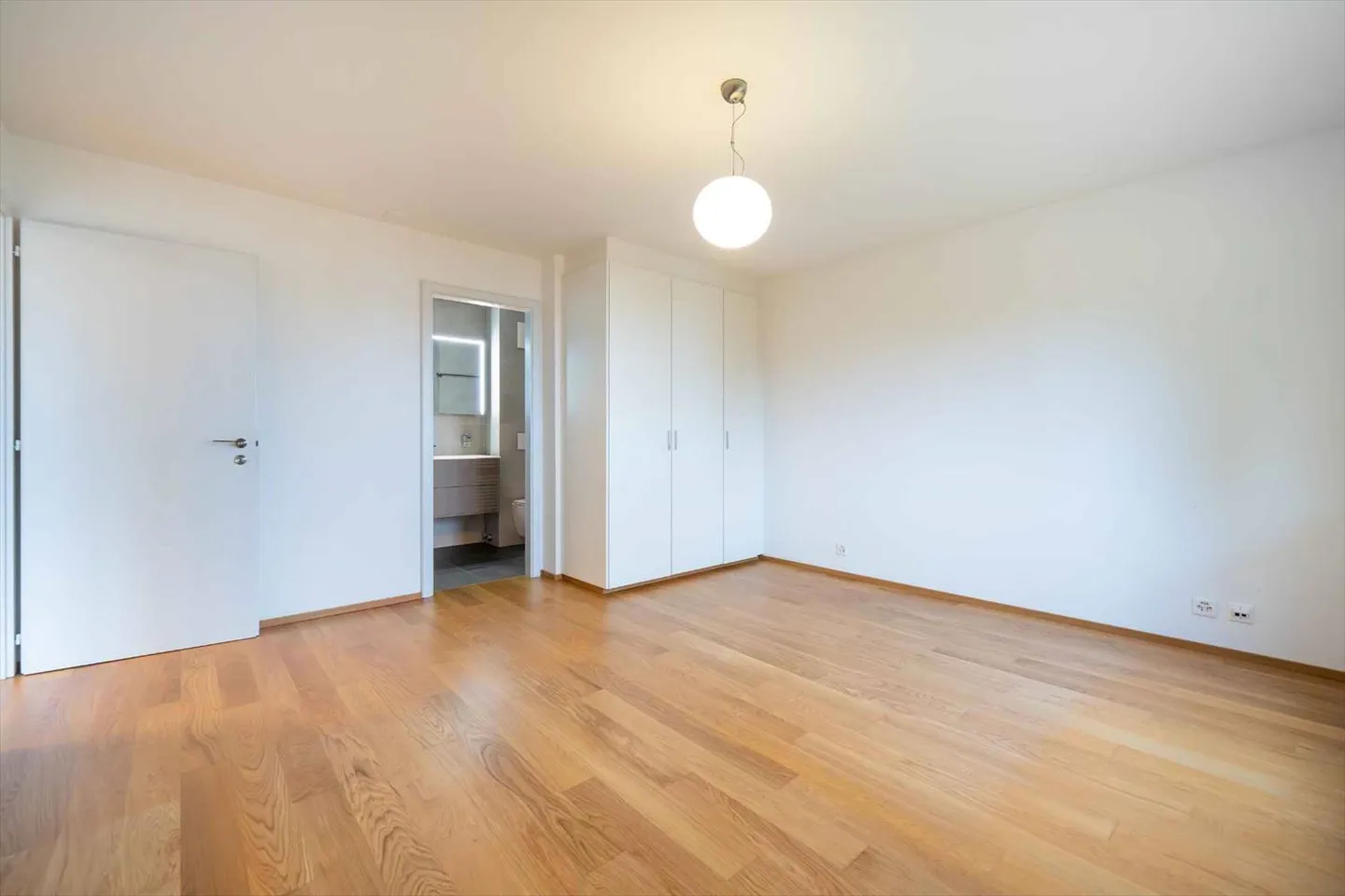 Bell'appartamento di 5,5 stanze di 133 m2, magnificamente ristrutturato con grande balcone - Foto 8 di 13