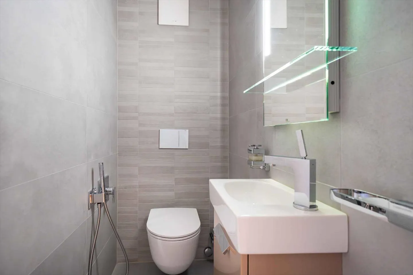 Bell'appartamento di 5,5 stanze di 133 m2, magnificamente ristrutturato con grande balcone - Foto 7 di 13