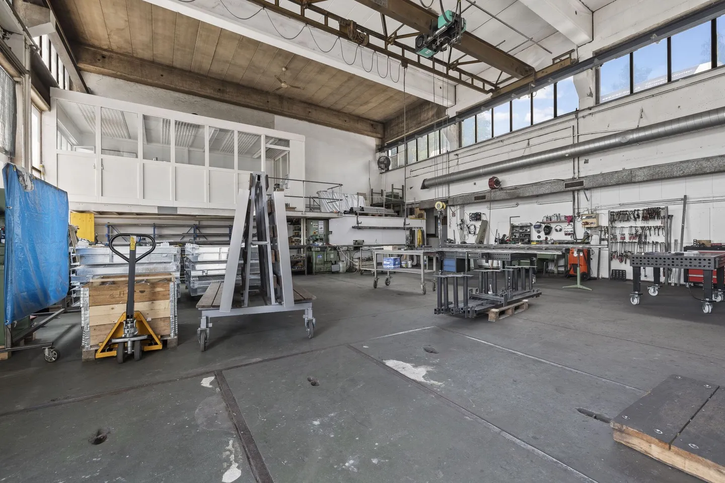 ASSICURARE I RENDIMENTI O SVILUPPARE LO SPAZIO: 8'000 M² DI PROPRIETÀ COMMERCIALE CON 8,2% DI BR - Foto 6 di 7