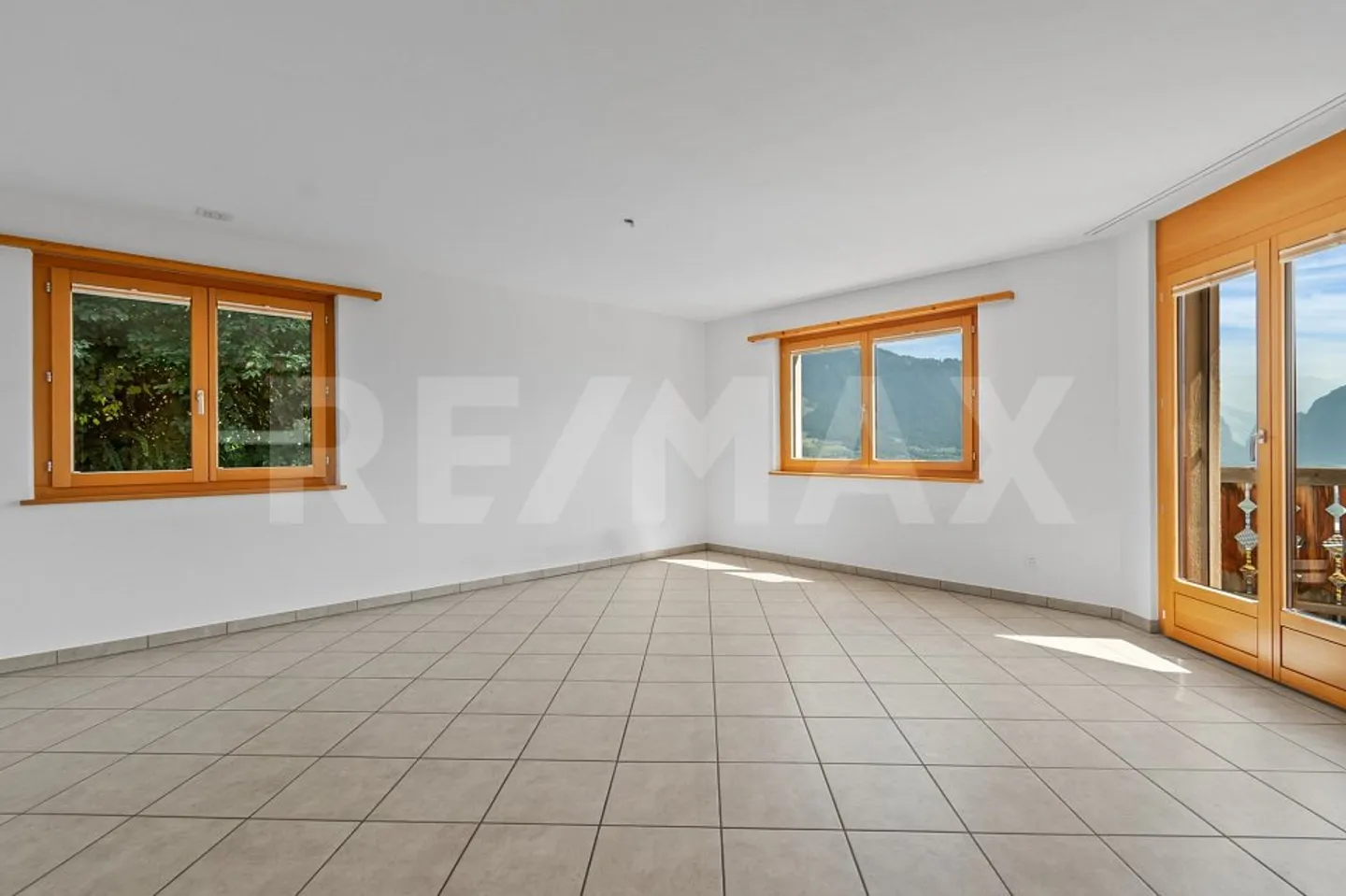 Appartement moderne de 2½ pièces avec vue imprenable à Mastrils - Photo 2 sur 6