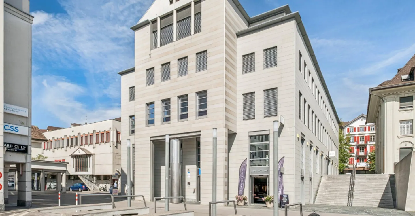Attractive office space with fitness practice expansion in Rapperswil! - Photo 1 of 11
