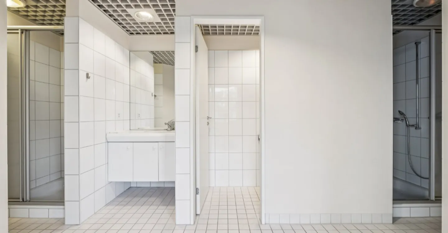 Attractive office space with fitness practice expansion in Rapperswil! - Photo 10 of 11