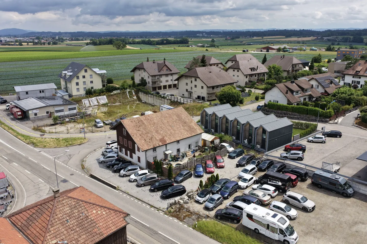 Proprietà commerciale flessibile con unità residenziale sulla strada principale - Foto 3 di 5