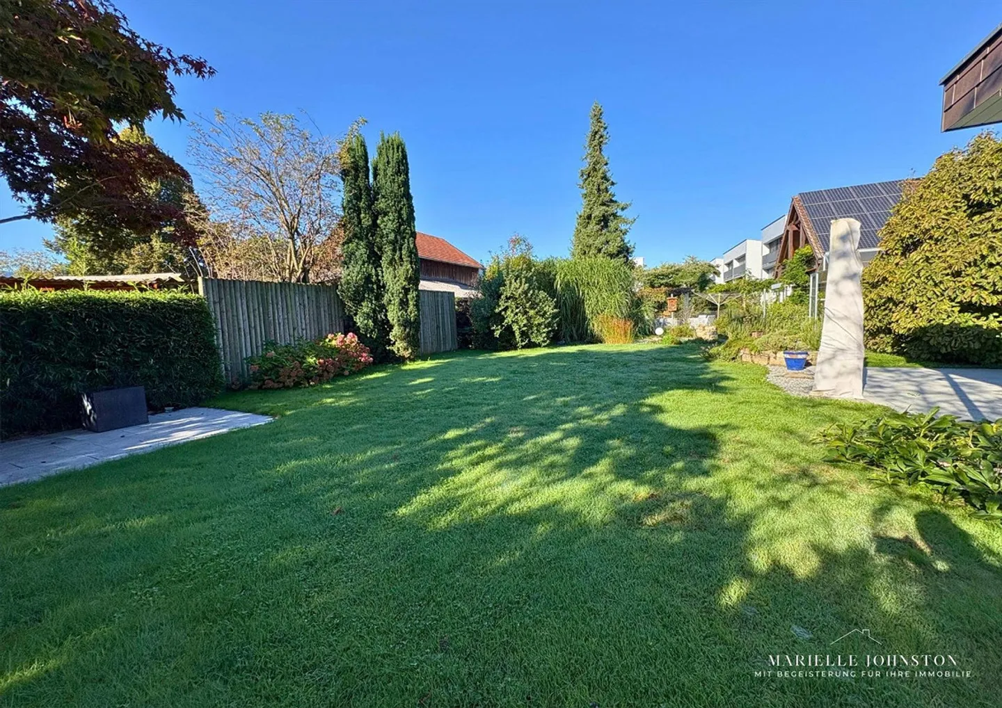 4.5-room single-family house with beautiful garden in Biel-Benken - Photo 3 of 17