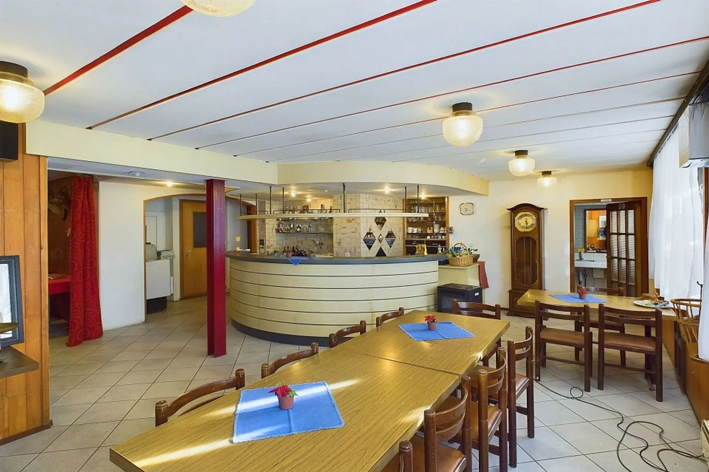 Ristorante con alloggi / immobile convertibile nella natura montana - Foto 2 di 13