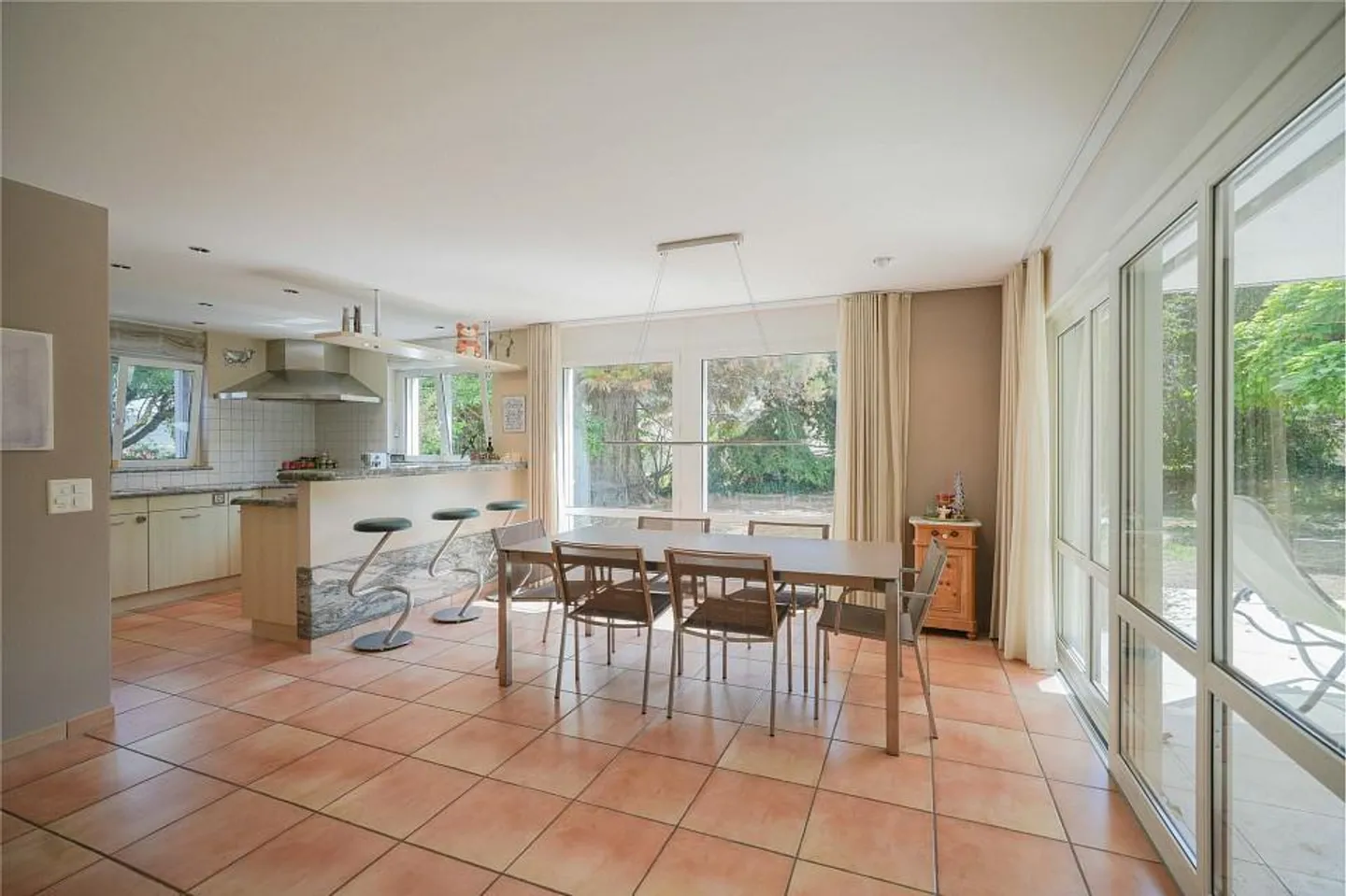 Vivre magnifiquement dans son propre parc : Maison spacieuse avec beaucoup d'intimité - Photo 3 sur 13