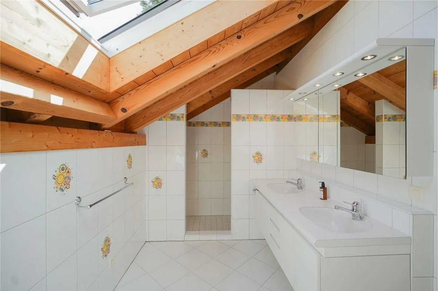 Vivre magnifiquement dans son propre parc : Maison spacieuse avec beaucoup d'intimité - Photo 9 sur 13