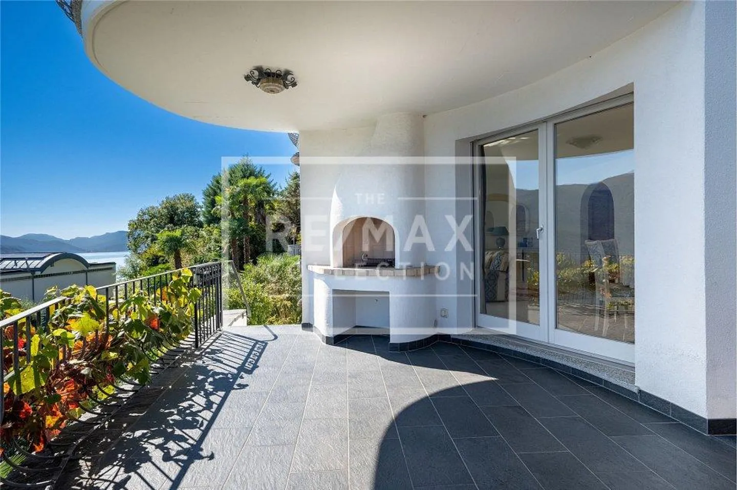 Villa con vista lago imprendibile - Foto 8 di 13