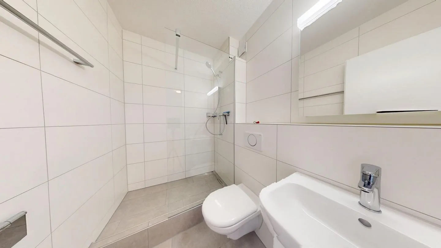 Appartamento 3.5 stanze appena ristrutturato in affitto a Liebefeld! - Foto 8 di 9