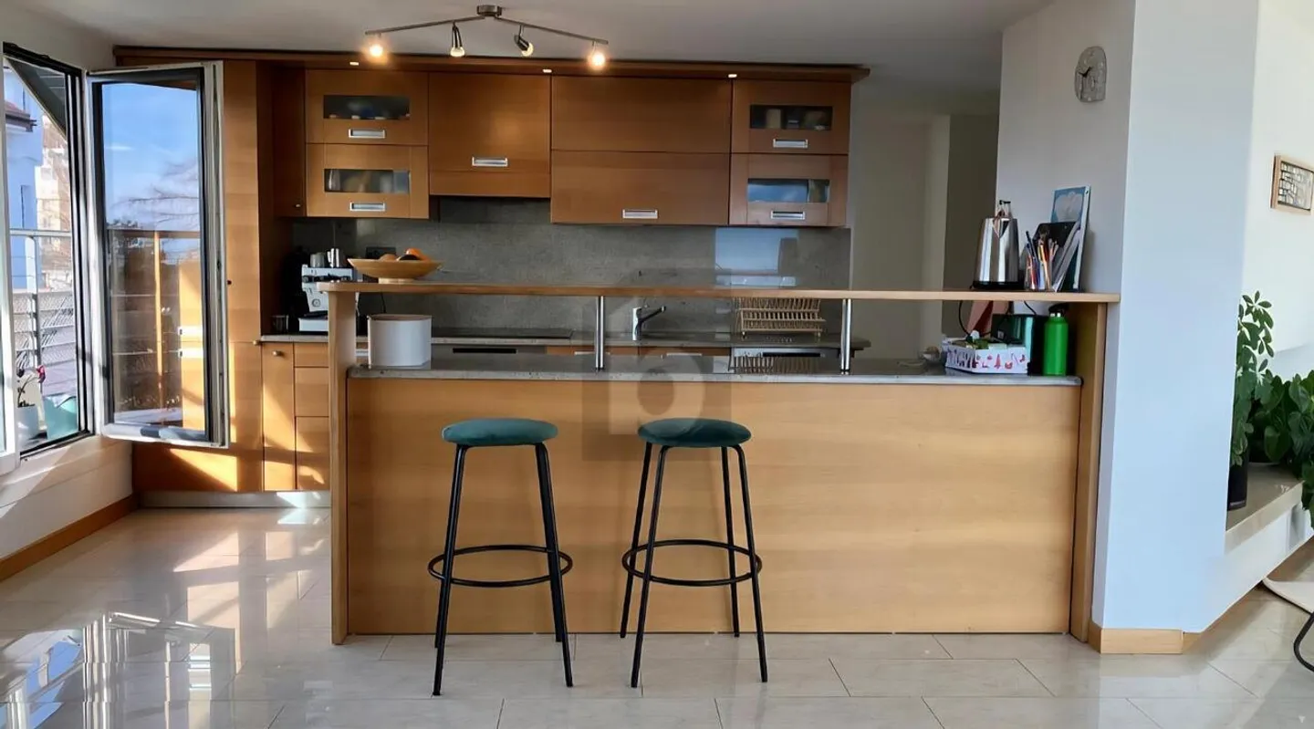 Charming Family Home with Lake View - Photo 3 of 6