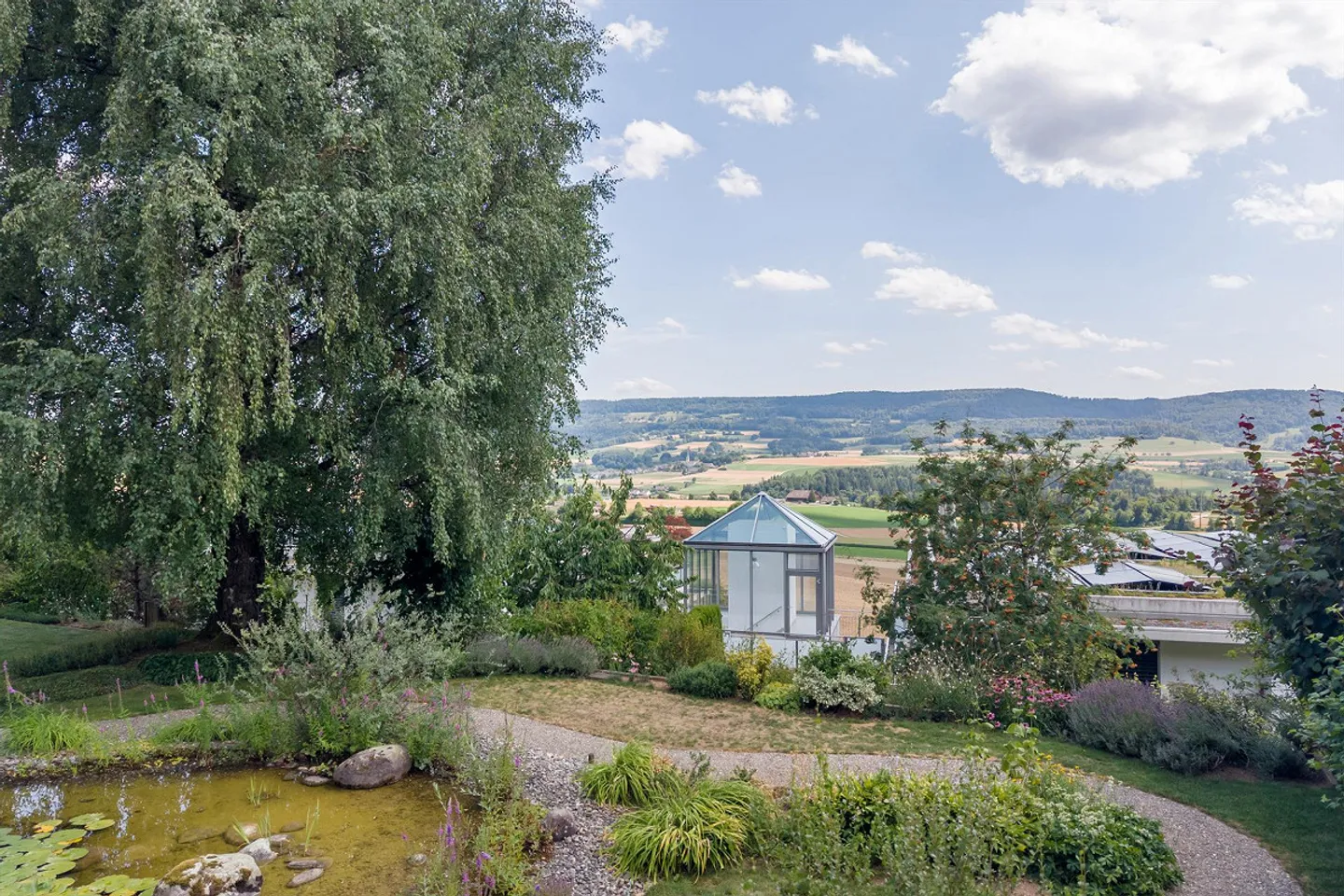 Geräumiges Einfamilienhaus mit Garten - Foto 12 von 13