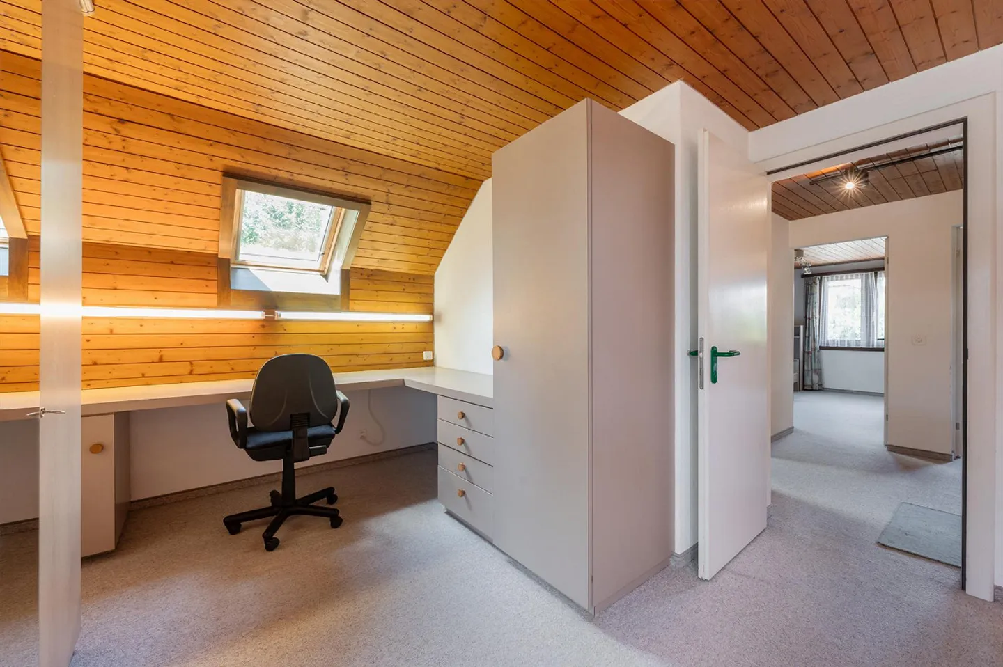 Geräumiges Einfamilienhaus mit Garten - Foto 6 von 13