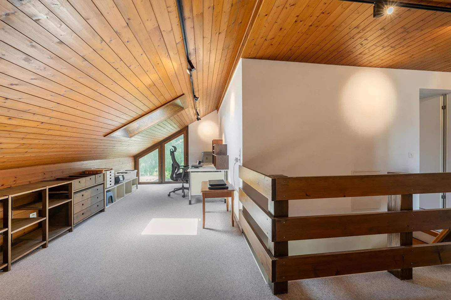 Geräumiges Einfamilienhaus mit Garten - Foto 7 von 13