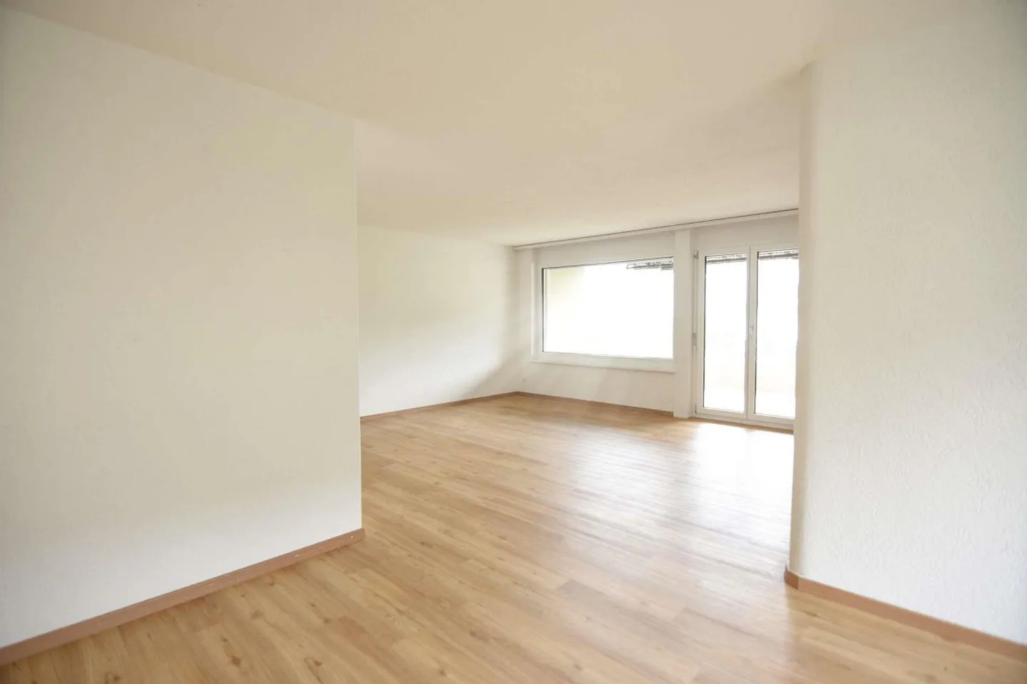 Ampio appartamento di 5,5 locali in una zona adatta alle famiglie a Rebstein - Foto 2 di 12